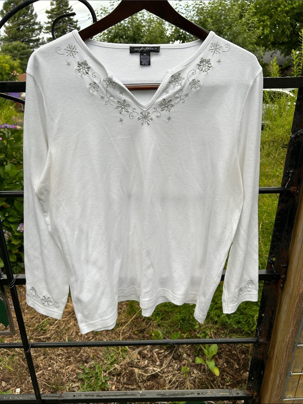 Designer Original white long sleeve snow flake trimmed tee size XL